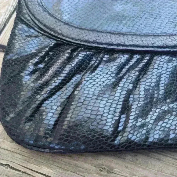 Vintage black faux snake skin clutch with purple  interior - Picture 3 of 8